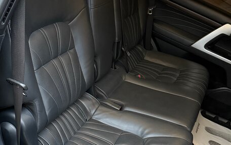 Toyota Land Cruiser 200, 2018 год, 5 800 000 рублей, 20 фотография