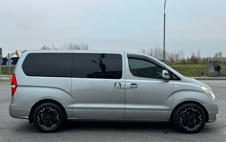 Hyundai Grand Starex Grand Starex I рестайлинг 2, 2011 год, 1 850 000 рублей, 2 фотография