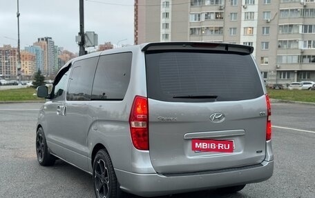 Hyundai Grand Starex Grand Starex I рестайлинг 2, 2011 год, 1 850 000 рублей, 19 фотография