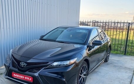 Toyota Camry, 2021 год, 2 700 000 рублей, 1 фотография