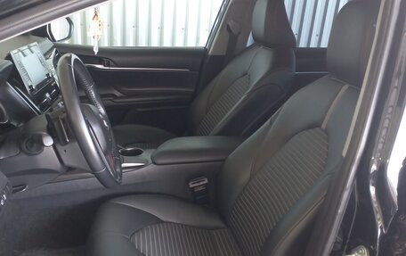 Toyota Camry, 2021 год, 2 700 000 рублей, 4 фотография