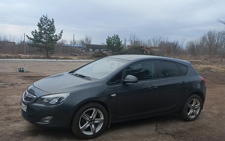 Opel Astra J, 2010 год, 650 000 рублей, 1 фотография
