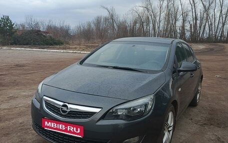 Opel Astra J, 2010 год, 650 000 рублей, 2 фотография