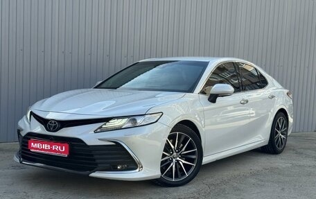 Toyota Camry, 2021 год, 3 000 000 рублей, 1 фотография