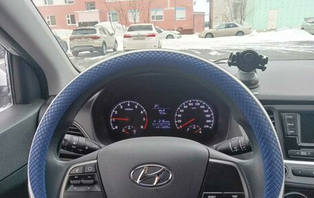 Hyundai Solaris II рестайлинг, 2017 год, 1 300 000 рублей, 6 фотография