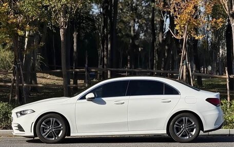 Mercedes-Benz A-Класс, 2022 год, 2 300 000 рублей, 4 фотография