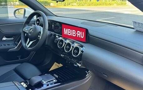 Mercedes-Benz A-Класс, 2022 год, 2 300 000 рублей, 11 фотография