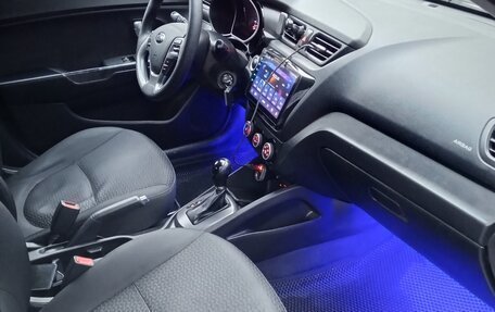 KIA Rio III рестайлинг, 2015 год, 920 000 рублей, 10 фотография