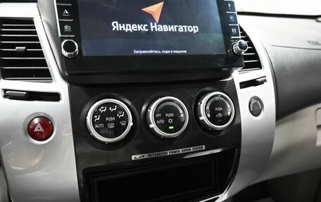 Mitsubishi Pajero Sport II рестайлинг, 2015 год, 1 845 000 рублей, 17 фотография