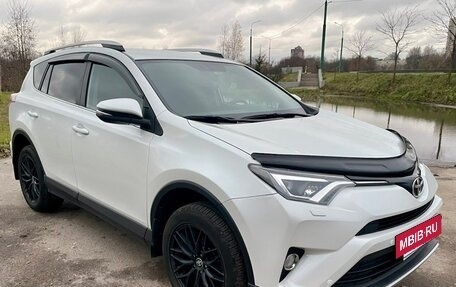 Toyota RAV4, 2019 год, 3 600 000 рублей, 4 фотография