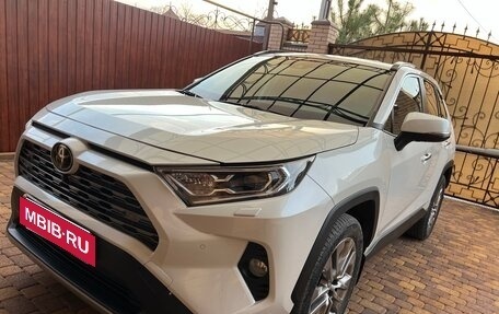 Toyota RAV4, 2020 год, 3 550 000 рублей, 6 фотография