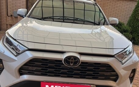 Toyota RAV4, 2020 год, 3 550 000 рублей, 5 фотография