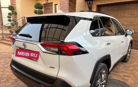Toyota RAV4, 2020 год, 3 550 000 рублей, 4 фотография