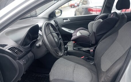 Hyundai Solaris II рестайлинг, 2012 год, 550 000 рублей, 3 фотография