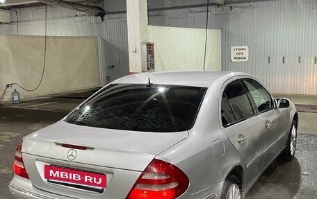 Mercedes-Benz E-Класс, 2003 год, 640 000 рублей, 10 фотография
