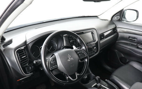 Mitsubishi Outlander III рестайлинг 3, 2015 год, 1 897 000 рублей, 5 фотография
