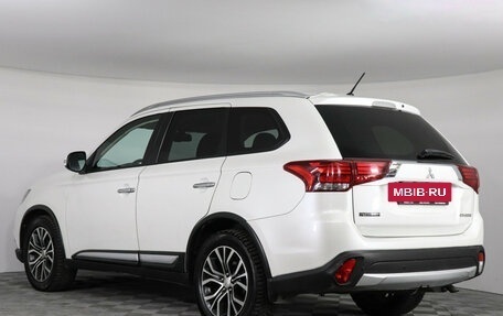 Mitsubishi Outlander III рестайлинг 3, 2015 год, 1 897 000 рублей, 4 фотография