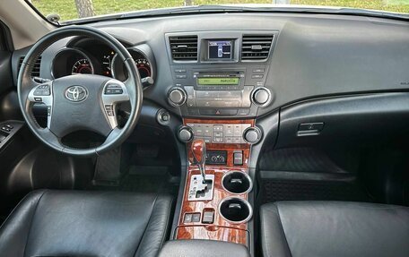 Toyota Highlander III, 2011 год, 2 350 000 рублей, 21 фотография
