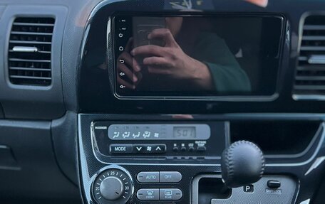 Toyota Wish II, 2005 год, 829 000 рублей, 21 фотография