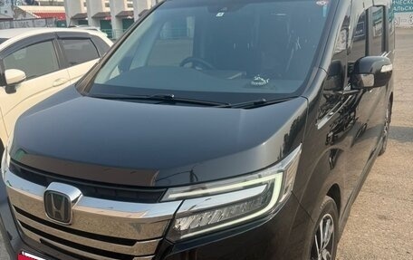 Honda Stepwgn IV, 2019 год, 2 250 000 рублей, 2 фотография