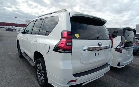 Toyota Land Cruiser Prado 150 рестайлинг 2, 2022 год, 4 780 000 рублей, 2 фотография