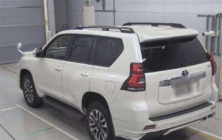 Toyota Land Cruiser Prado 150 рестайлинг 2, 2022 год, 4 780 000 рублей, 9 фотография