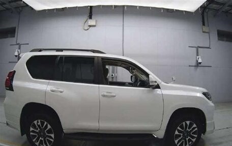 Toyota Land Cruiser Prado 150 рестайлинг 2, 2022 год, 4 780 000 рублей, 11 фотография