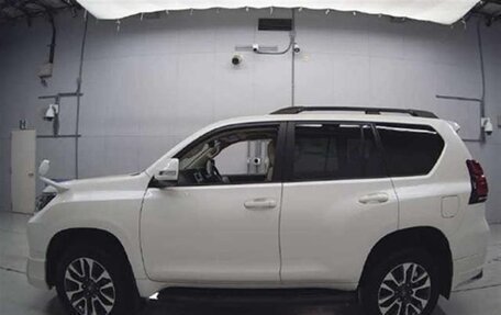 Toyota Land Cruiser Prado 150 рестайлинг 2, 2022 год, 4 780 000 рублей, 10 фотография