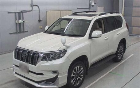 Toyota Land Cruiser Prado 150 рестайлинг 2, 2022 год, 4 780 000 рублей, 13 фотография