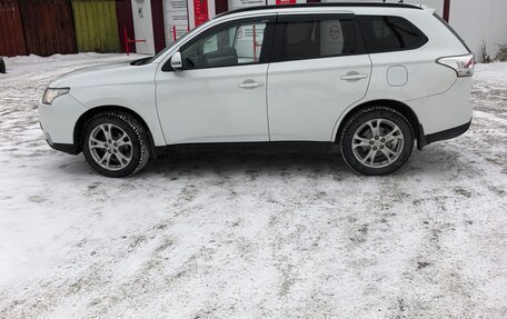 Mitsubishi Outlander III рестайлинг 3, 2013 год, 1 750 000 рублей, 2 фотография