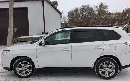 Mitsubishi Outlander III рестайлинг 3, 2013 год, 1 750 000 рублей, 8 фотография