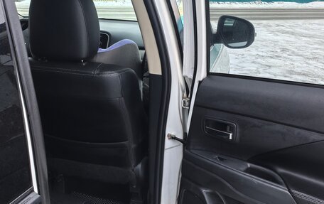 Mitsubishi Outlander III рестайлинг 3, 2013 год, 1 750 000 рублей, 4 фотография