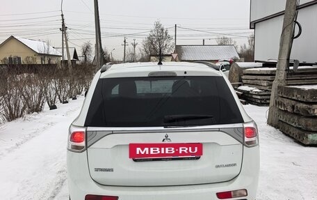 Mitsubishi Outlander III рестайлинг 3, 2013 год, 1 750 000 рублей, 11 фотография