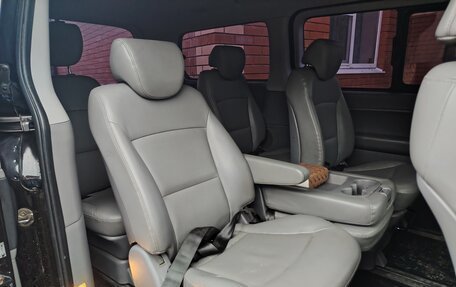 Hyundai Grand Starex Grand Starex I рестайлинг 2, 2019 год, 2 830 000 рублей, 9 фотография