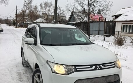 Mitsubishi Outlander III рестайлинг 3, 2013 год, 1 750 000 рублей, 13 фотография