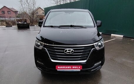 Hyundai Grand Starex Grand Starex I рестайлинг 2, 2019 год, 2 830 000 рублей, 2 фотография