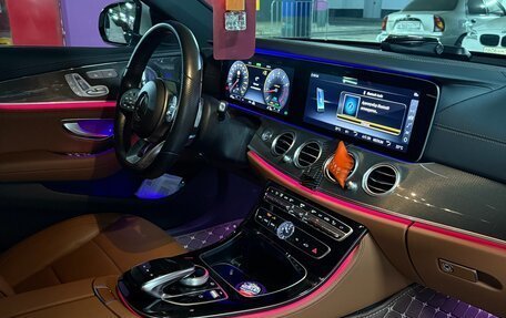 Mercedes-Benz E-Класс, 2020 год, 4 600 000 рублей, 2 фотография