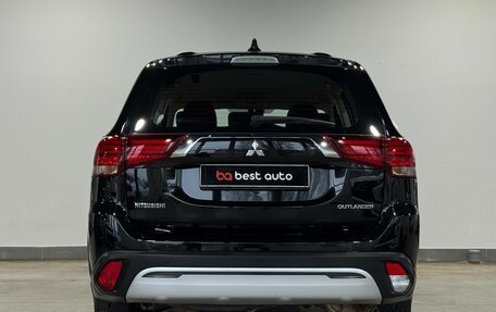 Mitsubishi Outlander III рестайлинг 3, 2018 год, 1 995 000 рублей, 7 фотография