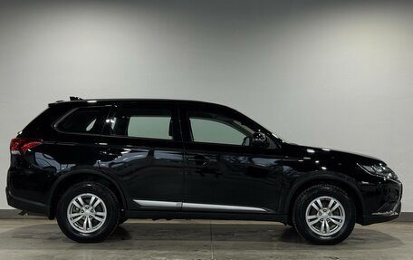 Mitsubishi Outlander III рестайлинг 3, 2018 год, 1 995 000 рублей, 5 фотография