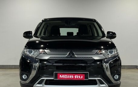 Mitsubishi Outlander III рестайлинг 3, 2018 год, 1 995 000 рублей, 3 фотография