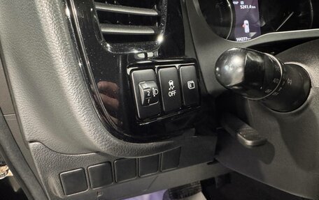 Mitsubishi Outlander III рестайлинг 3, 2018 год, 1 995 000 рублей, 19 фотография