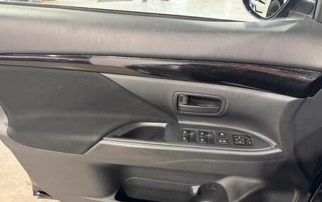 Mitsubishi Outlander III рестайлинг 3, 2018 год, 1 995 000 рублей, 25 фотография