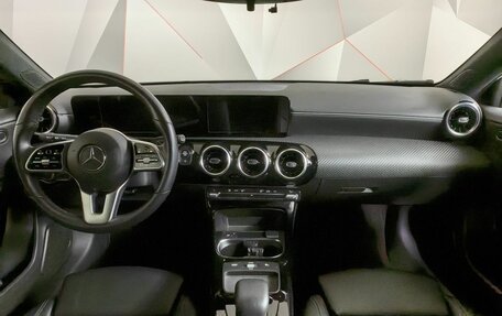 Mercedes-Benz A-Класс, 2019 год, 2 550 000 рублей, 11 фотография