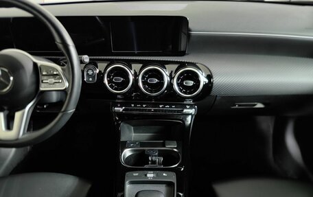 Mercedes-Benz A-Класс, 2019 год, 2 550 000 рублей, 12 фотография