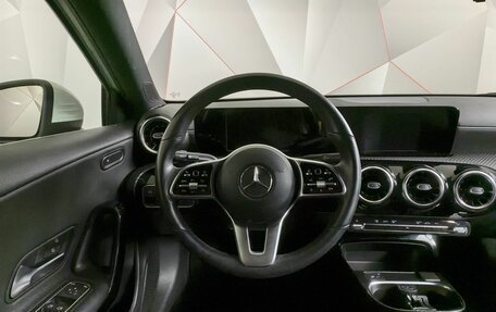 Mercedes-Benz A-Класс, 2019 год, 2 550 000 рублей, 16 фотография