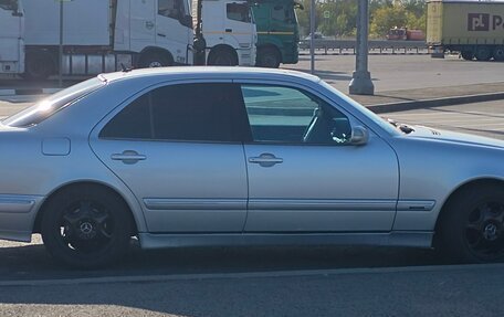 Mercedes-Benz E-Класс, 2001 год, 820 000 рублей, 5 фотография