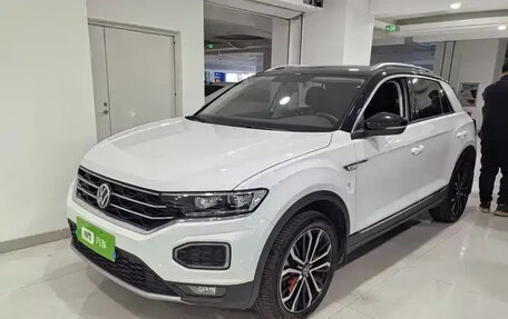 Volkswagen T-Roc I, 2021 год, 2 285 000 рублей, 2 фотография