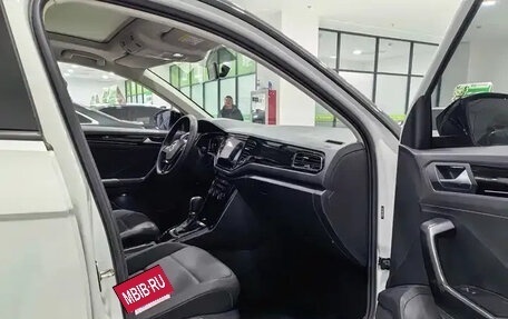 Volkswagen T-Roc I, 2021 год, 2 285 000 рублей, 6 фотография