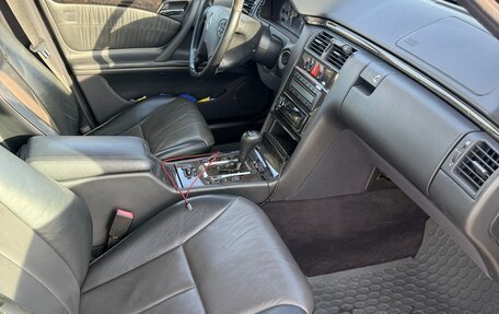 Mercedes-Benz E-Класс, 2000 год, 2 500 000 рублей, 9 фотография