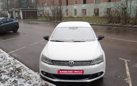 Volkswagen Jetta VI, 2013 год, 1 034 000 рублей, 2 фотография